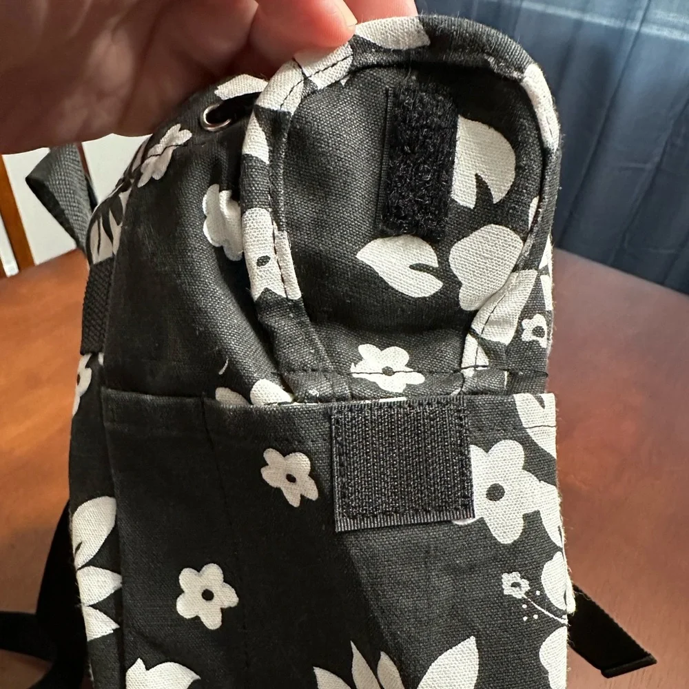 KY’S Hawaii Floral Backpack - Picture 8 of 10